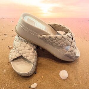 Womens dolce vita Platform Sandal.  Size 9.5, Color:  Tan/Cream